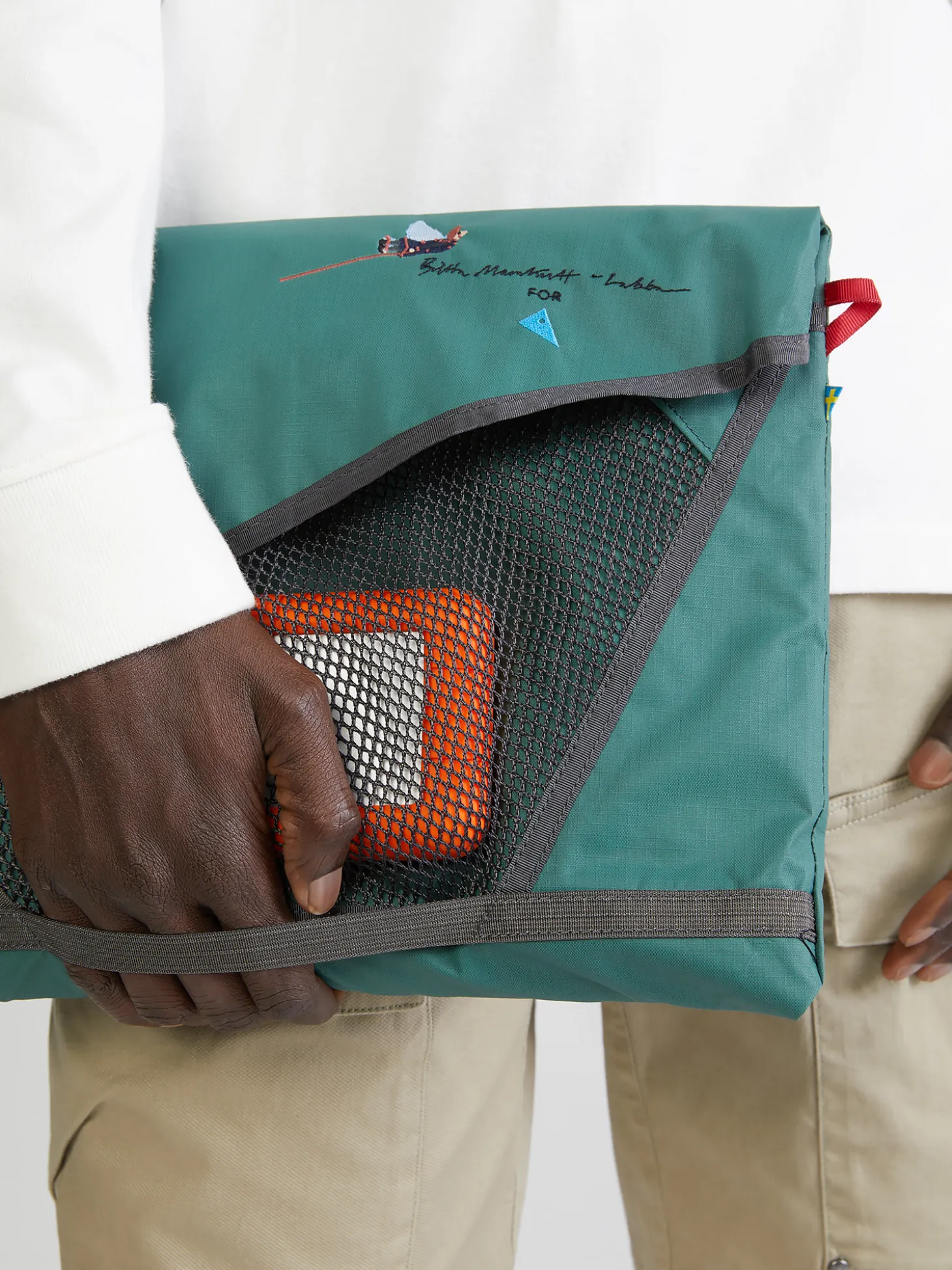 Klättermusen Väskor För Organisering-197 Retina Britta Medium Laptop Sleeve Deep Green