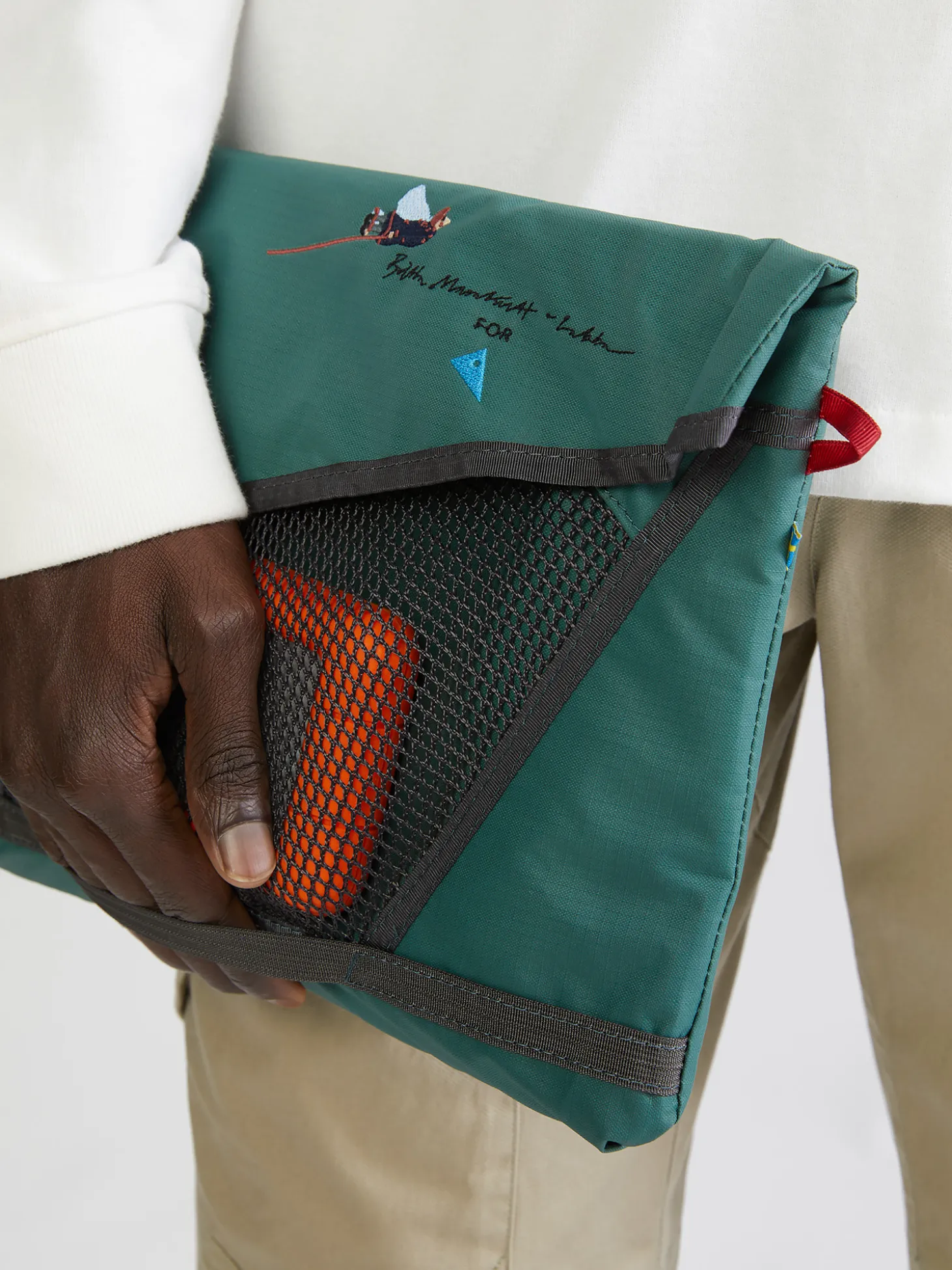 Klättermusen Väskor För Organisering-197 Retina Britta Small Laptop Sleeve Deep Green